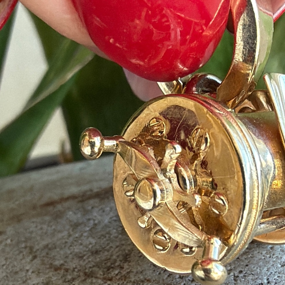 14k Gold Fishing Reel pendant - Picture 6 of 7